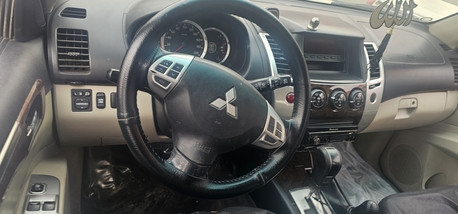 Al Khalidiyah, Vehicles, Cars & Trucks , SAR 30000,  Mitsubishi Pajero,  2011,  Automatic,  198000 KM,