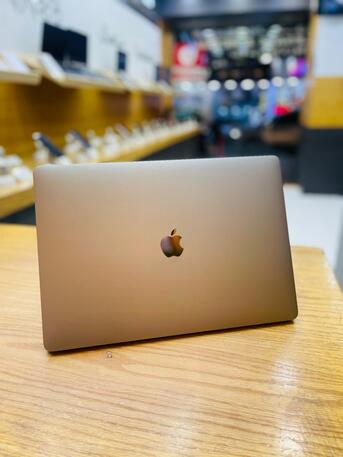 Manama, Computers, BHD 255,  MacBook Pro Core I9 2,9Ghz | 32GB RAM | 1TB SSD |  15.4" Retina (2880×1800) Call 36574541