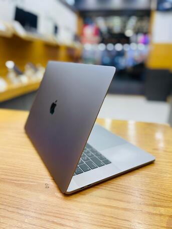 Manama, Computers, BHD 255,  MacBook Pro Core I9 2,9Ghz | 32GB RAM | 1TB SSD |  15.4" Retina (2880×1800) Call 36574541