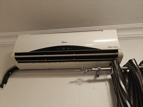 Riyadh, Air Conditioners, SAR 1500,  2 Split AC And 1 Window AC In Working Condition,