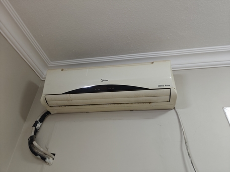 Riyadh, Air Conditioners, SAR 1500,  2 Split AC And 1 Window AC In Working Condition,