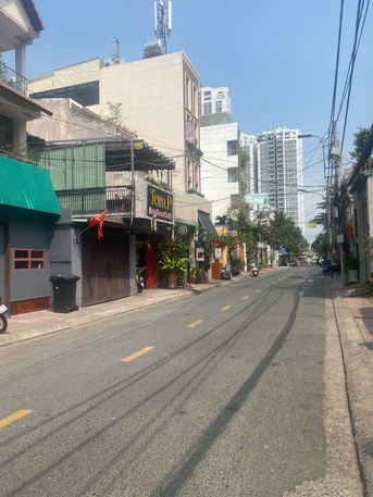 Ho Chi Minh City, Sublets, USD 2500/month,  112 Sq. Meter,  COMMERCIAL SPACE - THAO DIEN - HIGH-TRAFFIC LOCATION
