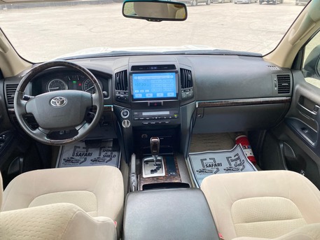 Riffa, Vehicles, Cars & Trucks , BHD 7800,  TOYOTA LANDCRUISER,  2009,  Automatic,  320000 KM,  SINGLE OWNER