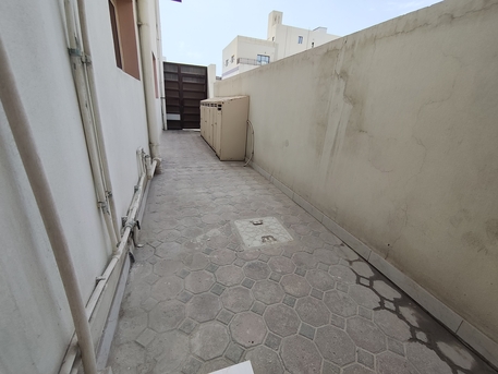 Tubli, Apartments, Flats, Houses & Villas, BHD 160/year,  1 BR,  Tubli:- Groundfloor Furnished Studio Flat On Rent With Ewa..