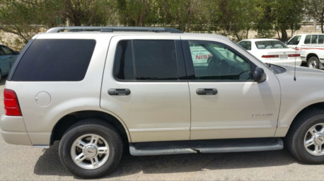 Dhahran, Vehicles, Cars & Trucks , SAR 20000,  Ford Explorer,  2004,  Automatic,  287348 KM,    XLT 4.0 V6 | AWD 4x4 | 7-Seat | Clean & Ready To Drive