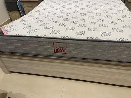 Riyadh, Furniture, SAR 2350,  Bed Set With Pocket Spring Mattress And Dresser