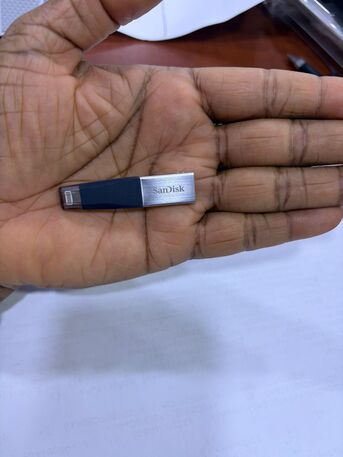 Manama, Electronics, BHD 10,  SanDisk IXpand Mini Flash Drive 64 GB For IPhone And IPad