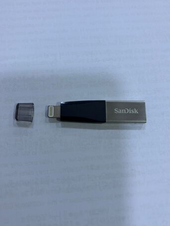Manama, Electronics, BHD 10,  SanDisk IXpand Mini Flash Drive 64 GB For IPhone And IPad