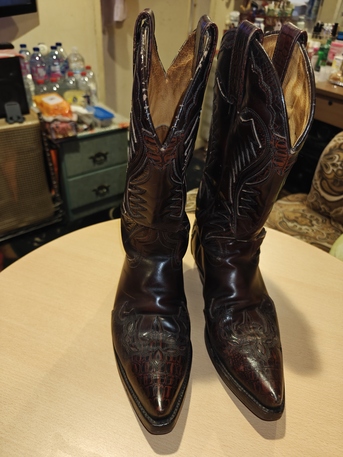 Al Badiah, Collectibles, SAR 600,  Vintage Sendra Boots For Men