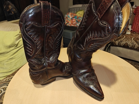 Al Badiah, Collectibles, SAR 600,  Vintage Sendra Boots For Men