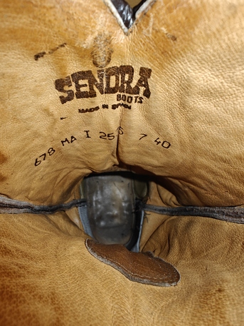 Al Badiah, Collectibles, SAR 600,  Vintage Sendra Boots For Men