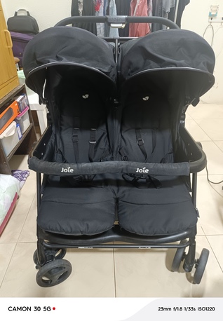Khobar, Baby & Kid Stuff, SAR 180,  Twin Baby Stroller & Bath Tub (Rush Sale)