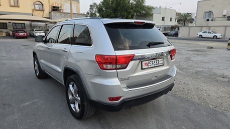 Isa Town, Vehicles, Cars & Trucks , BHD 2200,  2012 Jeep Grand Cherokee,  2012,  Automatic,  234000 KM,   Full Option