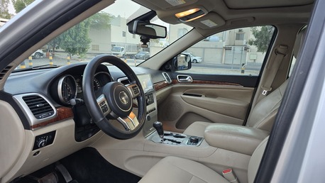 Isa Town, Vehicles, Cars & Trucks , BHD 2200,  2012 Jeep Grand Cherokee,  2012,  Automatic,  234000 KM,   Full Option