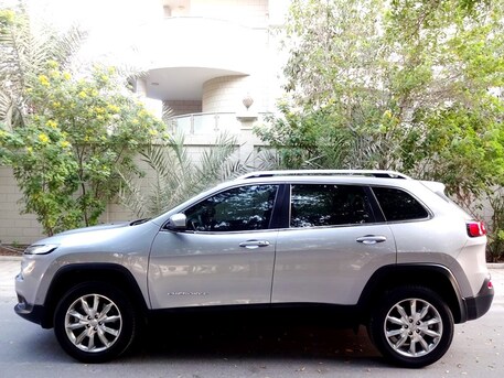 Manama, Vehicles, Cars & Trucks , BHD 3800,  Jeep Cherokee Limited,  2015,  Automatic,  125000 KM,  Urgent Sales