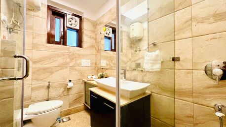 New Delhi, Apts/Flats Wanted, INR 28457/day,  Furnished,  3 BR,  2100 Sq. Feet,  3BHK Green Park Balcony, Market, Terrace.