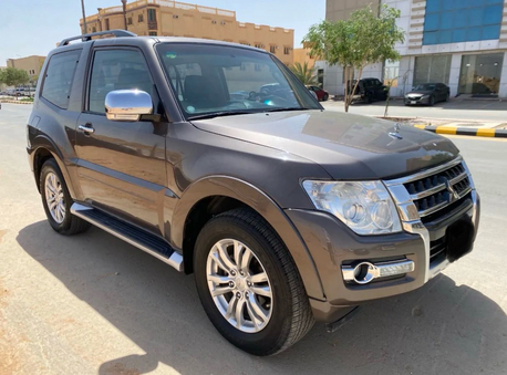 Riyadh, Vehicles, Cars & Trucks , SAR 47000,  Mitsubishi Pajero,  2016,  Automatic,  215000 KM,   GLS V6 3.8L 3 Door
