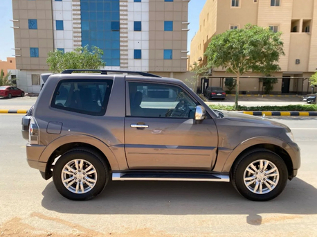 Riyadh, Vehicles, Cars & Trucks , SAR 47000,  Mitsubishi Pajero,  2016,  Automatic,  215000 KM,   GLS V6 3.8L 3 Door