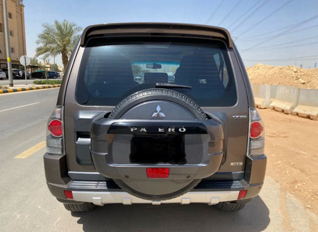 Riyadh, Vehicles, Cars & Trucks , SAR 47000,  Mitsubishi Pajero,  2016,  Automatic,  215000 KM,   GLS V6 3.8L 3 Door