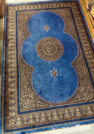 Manama, Household Items, BHD 300,  Persian Rug Set