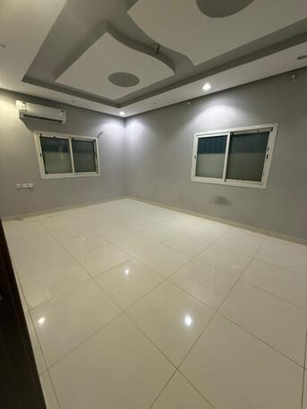 Al Salam, Apartments, Flats, Houses & Villas, SAR 35000/year,  3 BR,  Family Apartment Large Size With Open Balcony Well Maintain Nice Located