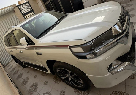 Riyadh, Vehicles, Cars & Trucks , SAR 225,  Toyota Land Cruiser,  2021,  Automatic,  142 KM,   GXR  V8  4.6 L SUV 4WD Without Any Accident 100% Original