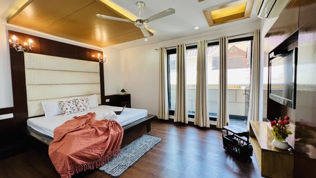 New Delhi, Apts/Flats Wanted, INR 28164/day,  Furnished,  3 BR,  2000 Sq. Feet,  3BHK Green Park, Private Garden Balcony, Lift
