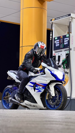 Jubail, Vehicles, Cars & Trucks , SAR 30000,  Suzuki GSX-R 1000 2013,  2013,  Automatic,  40000 KM,  Suzuki GSX-R 1000, White And Blue.