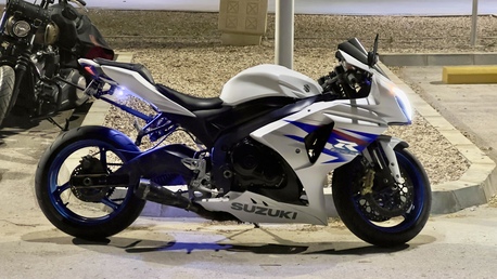 Jubail, Vehicles, Cars & Trucks , SAR 30000,  Suzuki GSX-R 1000 2013,  2013,  Automatic,  40000 KM,  Suzuki GSX-R 1000, White And Blue.