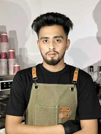 Al Aziziyah, Job Seekers, Hardworking Individual Seeking Restaurant Or Waiter Position