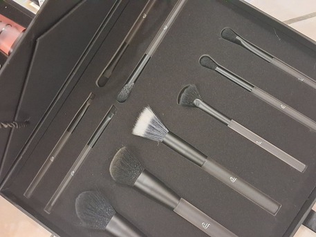 Al Rawabi, Clothing & Accessories, SAR 260,  E.i.f Make Up Kit BRAND NEW NOT OPEND