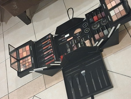 Al Rawabi, Clothing & Accessories, SAR 260,  E.i.f Make Up Kit BRAND NEW NOT OPEND