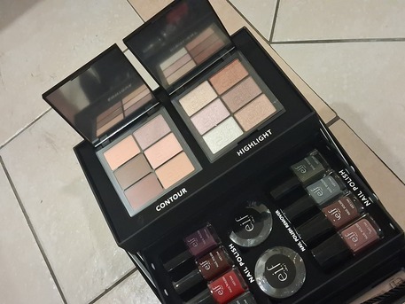 Al Rawabi, Clothing & Accessories, SAR 260,  E.i.f Make Up Kit BRAND NEW NOT OPEND