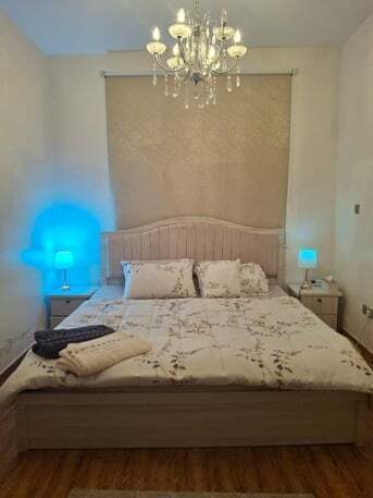 Riyadh, Furniture, MOVING OUT SALE &ndash; (Bedroom Set, Fridge, Smart TV, AC)