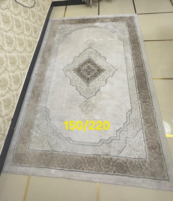 Arad, Household Items, BHD 10,  Curtain And Carpet For Sale