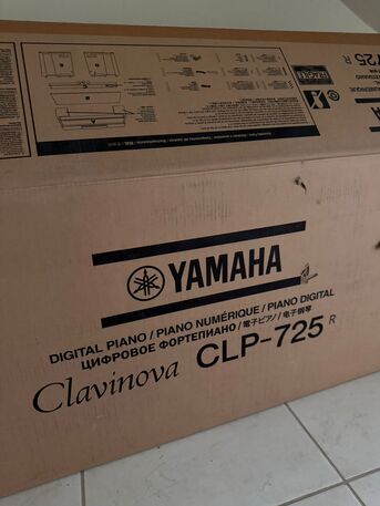 Riyadh, Musical Instruments, SAR 6000,  Yamaha CLP-725 Digital Piano Black