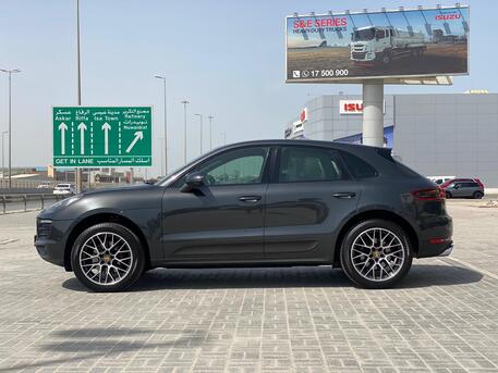 Manama, Vehicles, Cars & Trucks , BHD 7400,  Porsche Macan,  2018,  Automatic,  138000 KM,    (Grey)