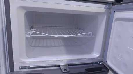 Al Jubail Al Balad, Household Items, SAR 700,  Refrigerator - Geepas 171-Liter Defrost Double-Door