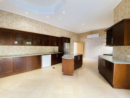 Janabiya, Villas, BHD 1100,  Well Maintained Villa With Private Pool