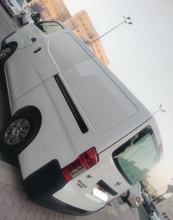 Manama, Vehicles, Cars & Trucks , Nissan NV3500,  2016,  Manual,  253000 KM,   Nissan Urvan