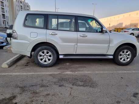 Yanbu, Vehicles, Cars & Trucks , SAR 39000,  Mitsubishi Pajero,  2017,  Automatic,  302000 KM,