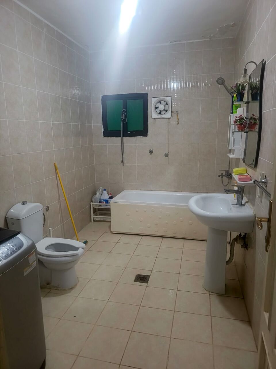 Jeddah, Rooms for Rent, SAR 800/month,  Room With Shared Kitchen And Bathroom Electricity/ Water Free Single