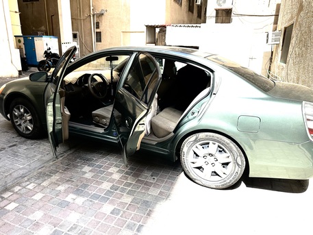Manama, Vehicles, Cars & Trucks , BHD 800,  Nissan Altima,  2006,  Automatic,  299100 KM,    Car For Sale