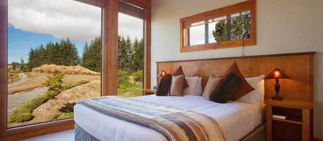 Auckland, Travel, Places To Stay In TeAnau Near Milford Sound And Fiordland Attractions