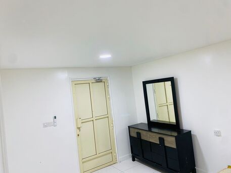 Jidhafs, Rooms for Rent, BHD 110/month,  Semi Furnished Family Room With Bath And Kitchen