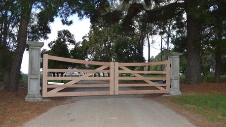 Melbourne, Business, How Do Automatic Sliding Gates Work In Mornington?