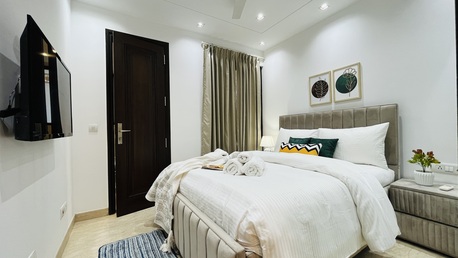 New Delhi, Apts/Flats Wanted, INR 33154/day,  Furnished,  4 BR,  2800 Sq. Feet,  Modern 4BHK Safdarjung Enclave, Lift & Balcony