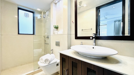 New Delhi, Apts/Flats Wanted, INR 33154/day,  Furnished,  4 BR,  2800 Sq. Feet,  Modern 4BHK Safdarjung Enclave, Lift & Balcony