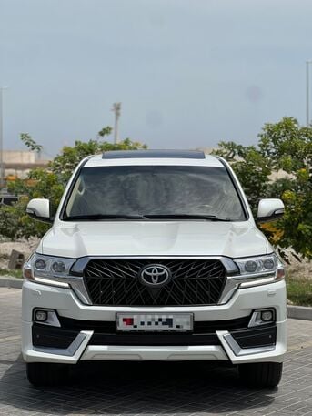 Riffa, Vehicles, Cars & Trucks , BHD 14800,  TOYOTA LAND CRUISER GXR V8 2017 WHITE,  2017,  Automatic,  380000 KM,
