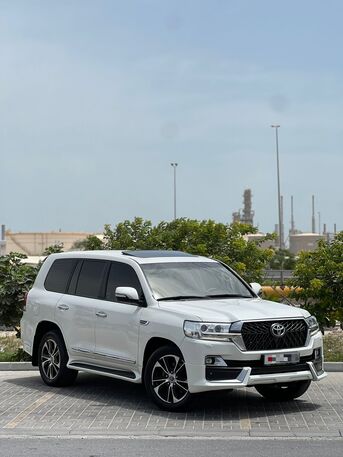 Riffa, Vehicles, Cars & Trucks , BHD 14800,  TOYOTA LAND CRUISER GXR V8 2017 WHITE,  2017,  Automatic,  380000 KM,